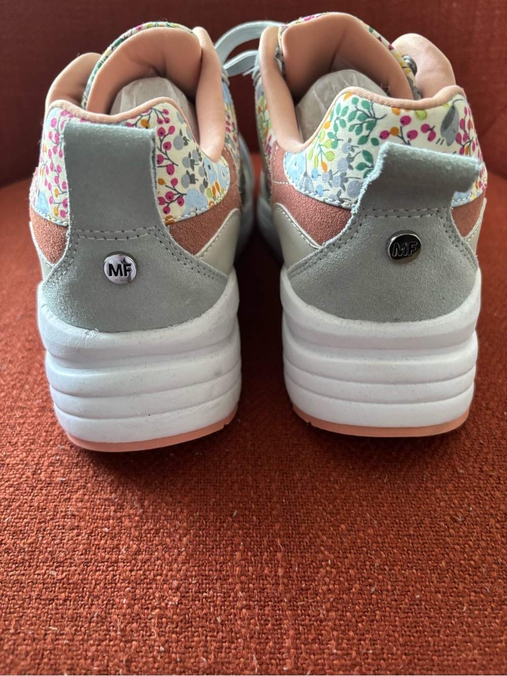 Marc Fisher Elesa Sneakers - Like NEW - Size 7.5 - Picture 3 of 10